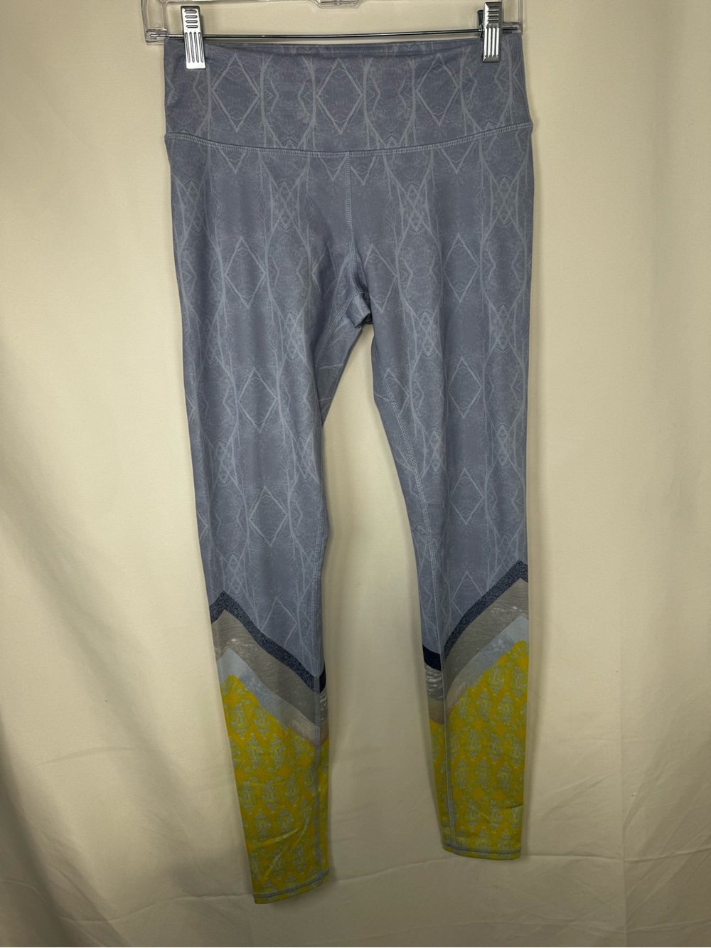 NWOT Alo Yoga Tree Lace Sky Geometric Chevron Leggings Size XS